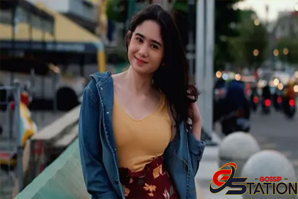 Topeng Keceriaan di Layar